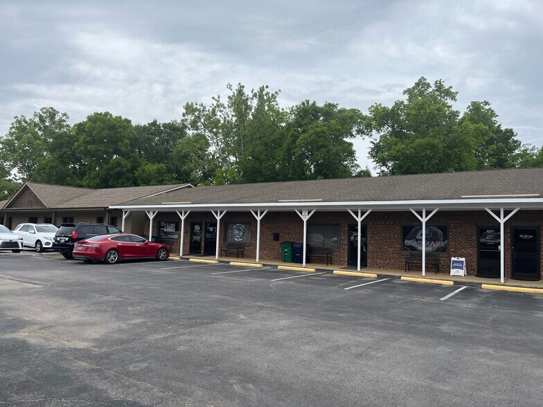 More Photos Of 6737 Ringgold Rd, East Ridge Office For Lease