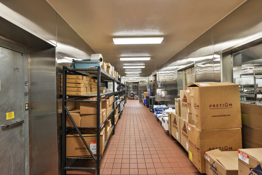 More Photos Of 707 Douglas Ave, Oakland Manufacturing For Lease