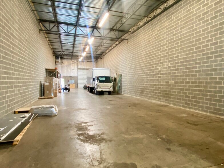 More Photos Of 12155-12215 Livingston Rd, Manassas Warehouse For Lease