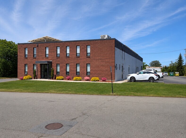 More Photos Of 10 Everberg Rd, Woburn Flex For Lease