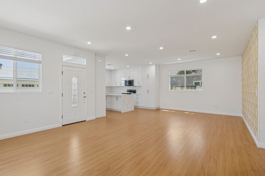 More Photos Of 17148 Stare St, Northridge Apartments For Sale