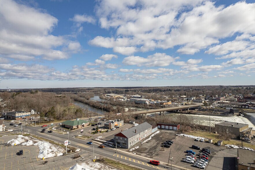 More Photos Of 15 W 1st St S, Fulton Freestanding For Sale