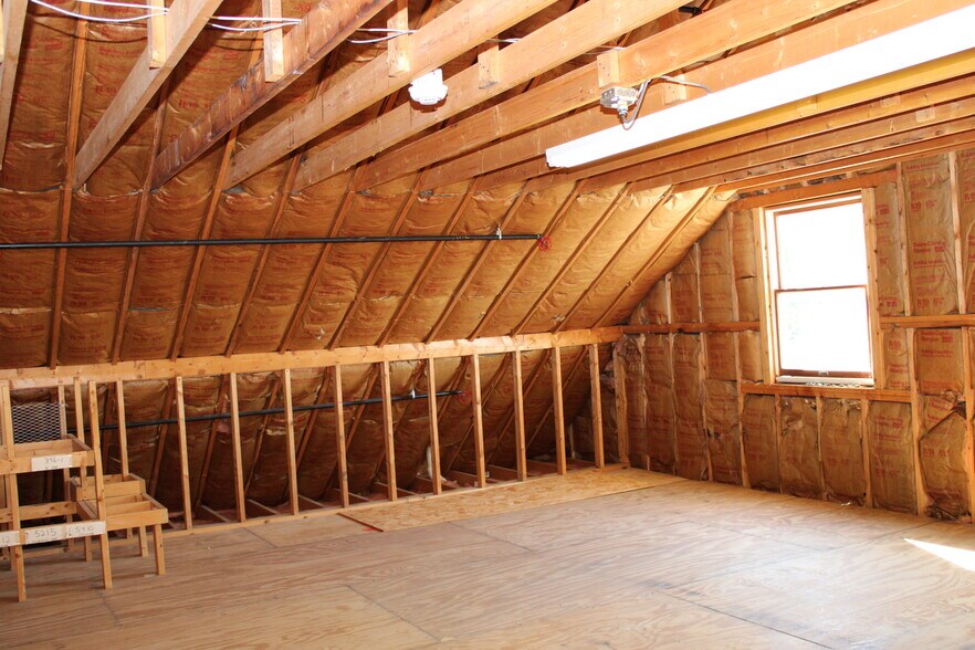 More Photos Of 75 Eastern Ave, Essex Flex For Sale