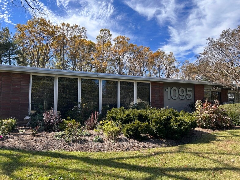 Primary Photo Of 1095 Hendersonville Rd, Asheville Office For Lease