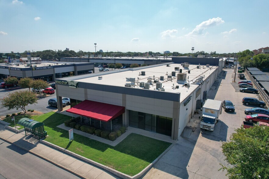 More Photos Of 7959 Fredericksburg Rd, San Antonio Unknown For Lease