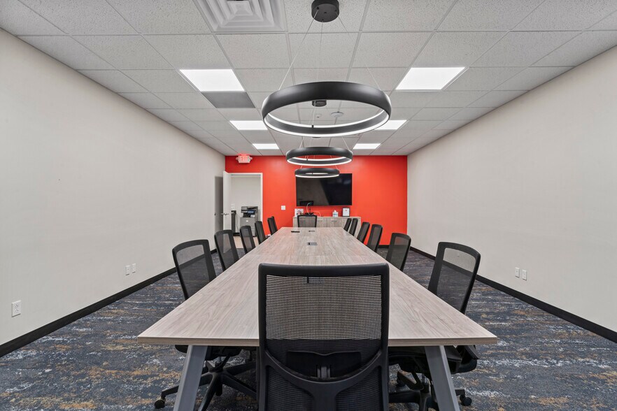 More Photos Of 4600 E Martha Truman Rd, Grandview Warehouse For Lease