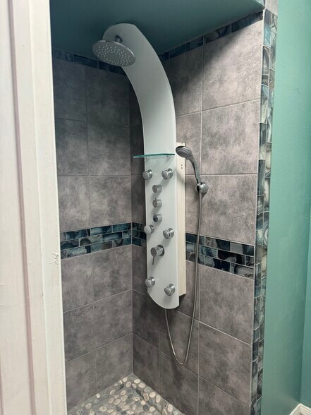 More Photos Of 2302 45th St, Galveston Office For Lease