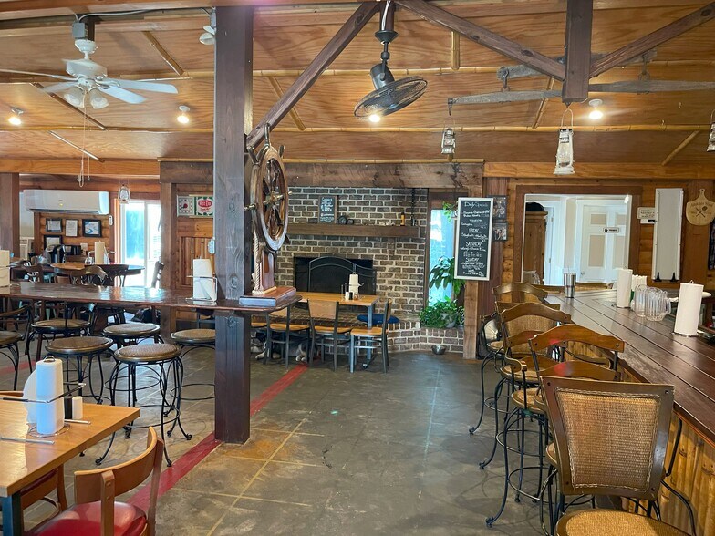 More Photos Of 2111 Sea Island Pky, Saint Helena Island General Retail For Sale