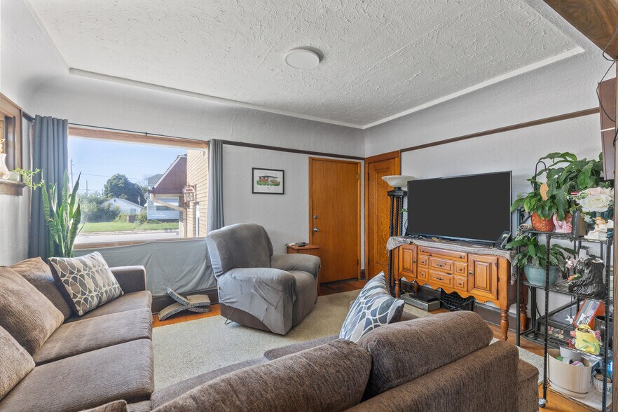 More Photos Of 2703 S Chicago Ave, South Milwaukee General Retail For Sale