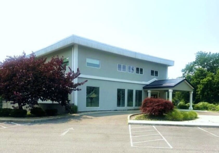 Primary Photo Of 333 Hooper Rd, Endwell Medical For Sale
