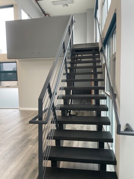 More Photos Of 2332 Cotner Ave, Los Angeles Loft Creative Space For Lease