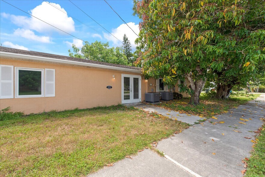 More Photos Of 1905 Oakley Ave, Fort Myers Apartments For Sale