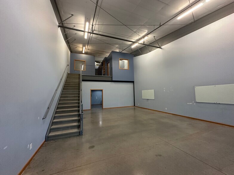 More Photos Of 909 Squalicum Way, Bellingham Flex For Sale
