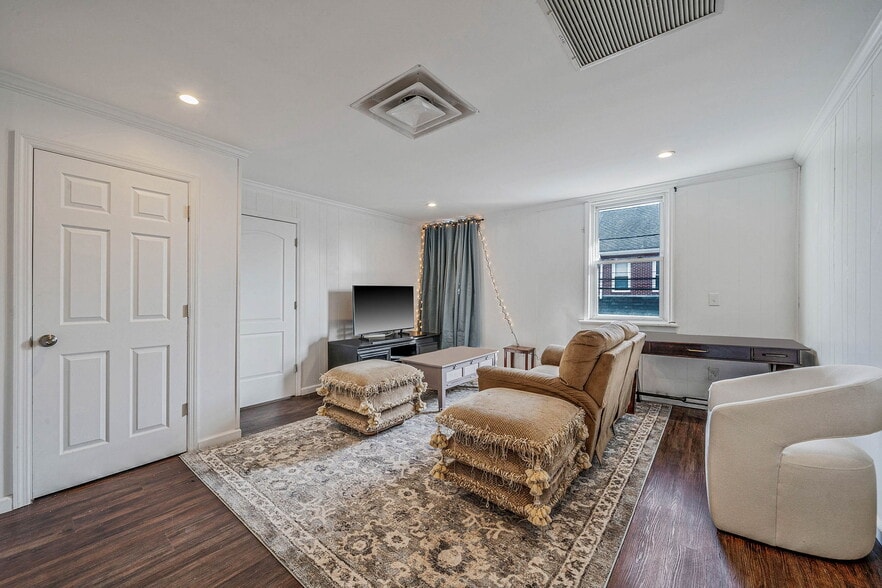 More Photos Of 35 W Main St, Smithtown Storefront Retail Office For Sale