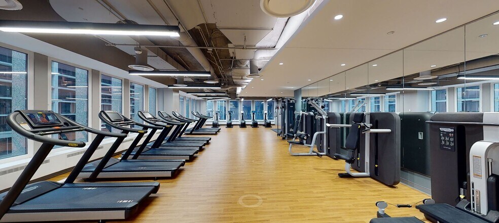 Primary Photo Of 125 S Wacker Dr, Chicago Office For Lease