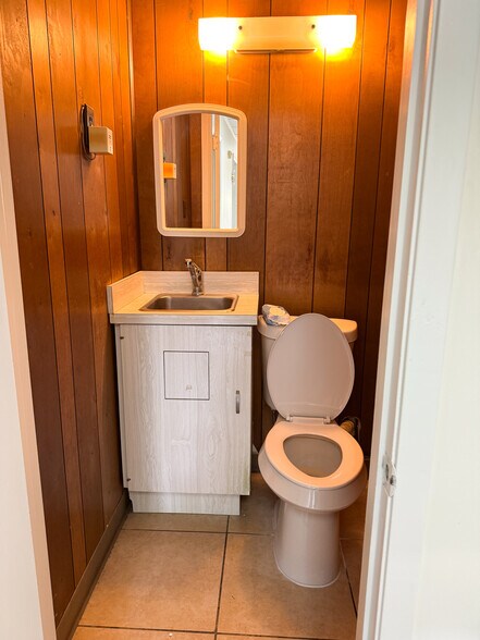 More Photos Of 3630 Almazan Dr, Dallas Medical For Lease