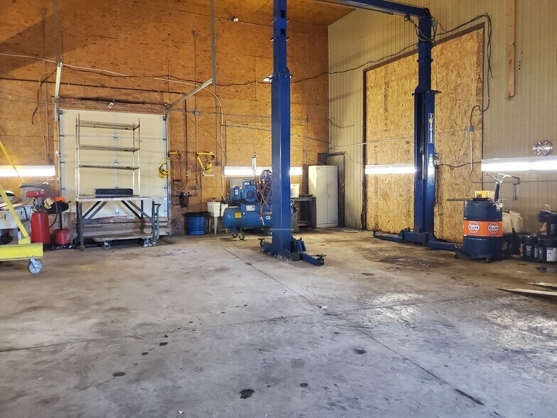 More Photos Of 7510-7512 Porter Rd, Niagara Falls Flex For Lease