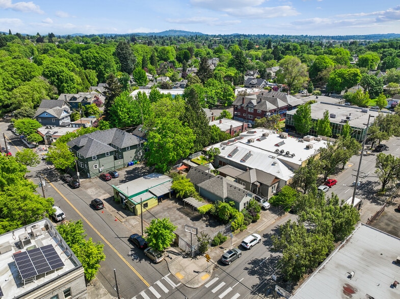 More Photos Of 1114 SE Clay St, Portland Freestanding For Sale