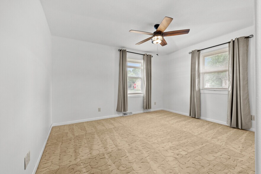 More Photos Of 118 21st St NW, Minot Multifamily For Sale