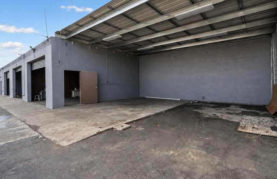 More Photos Of 9533 Atlantic Blvd, South Gate Auto Repair For Sale