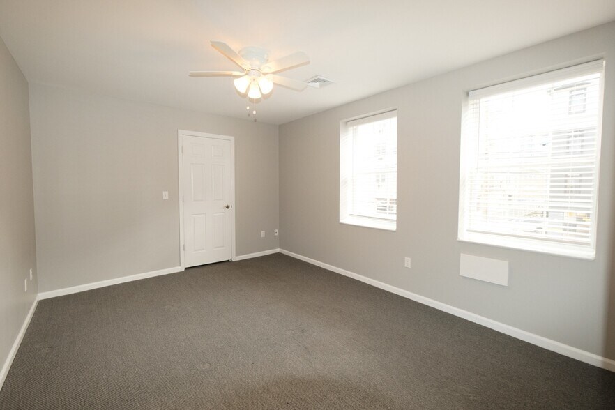 More Photos Of 30 W Price St, Linden Flex For Sale