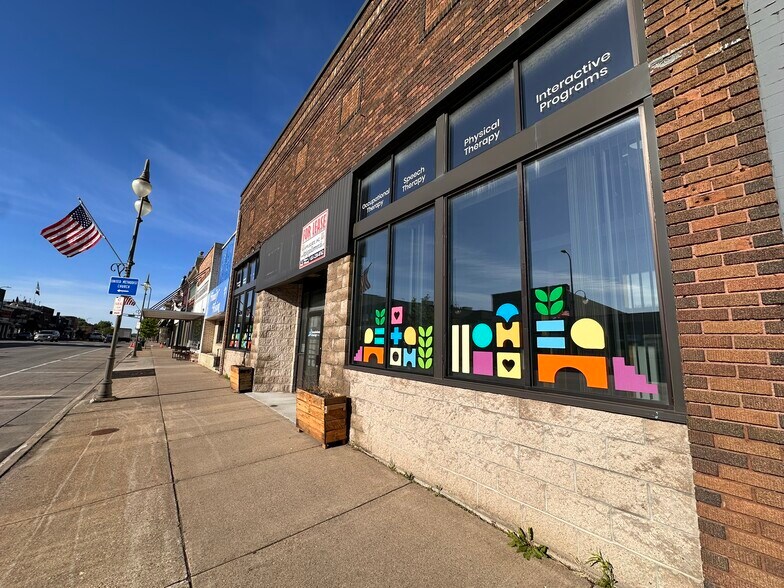 More Photos Of 127 S Knowles Ave, New Richmond Office For Lease