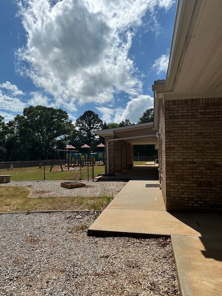 More Photos Of 495 Harbins Rd, Dacula Daycare Center For Sale