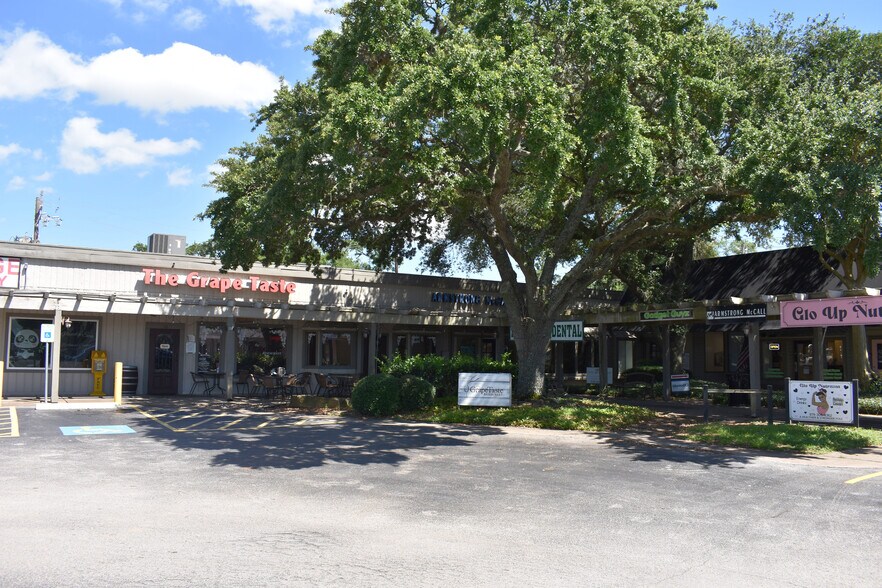 More Photos Of 145 Oyster Creek Dr, Lake Jackson Unknown For Lease