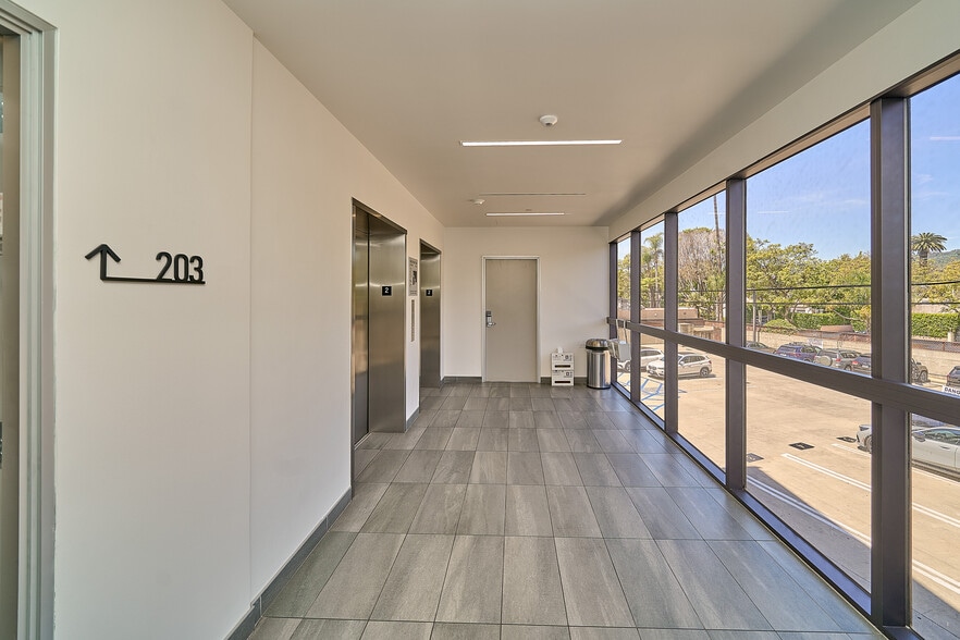 More Photos Of 8737 Beverly Blvd, West Hollywood Medical For Sale