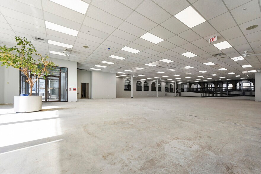 More Photos Of 4749 Baum Blvd, Pittsburgh Flex For Sale