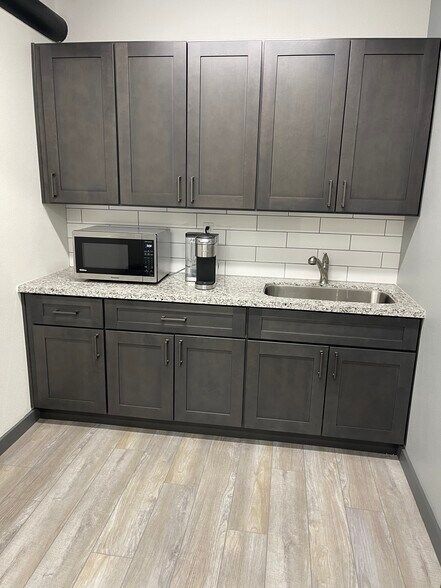 More Photos Of 2010 Elkins Way, Brentwood Coworking Space