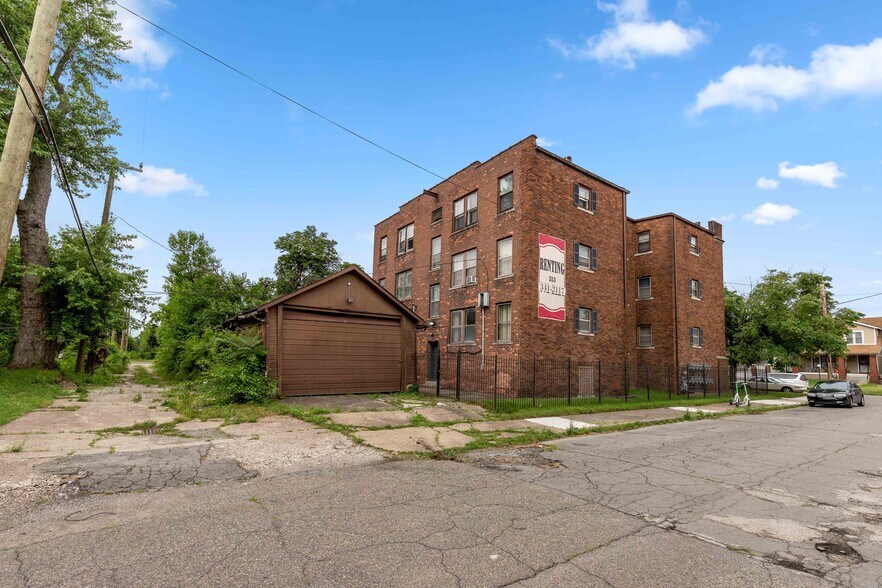 More Photos Of 16940 Log Cabin St, Detroit Apartments For Sale