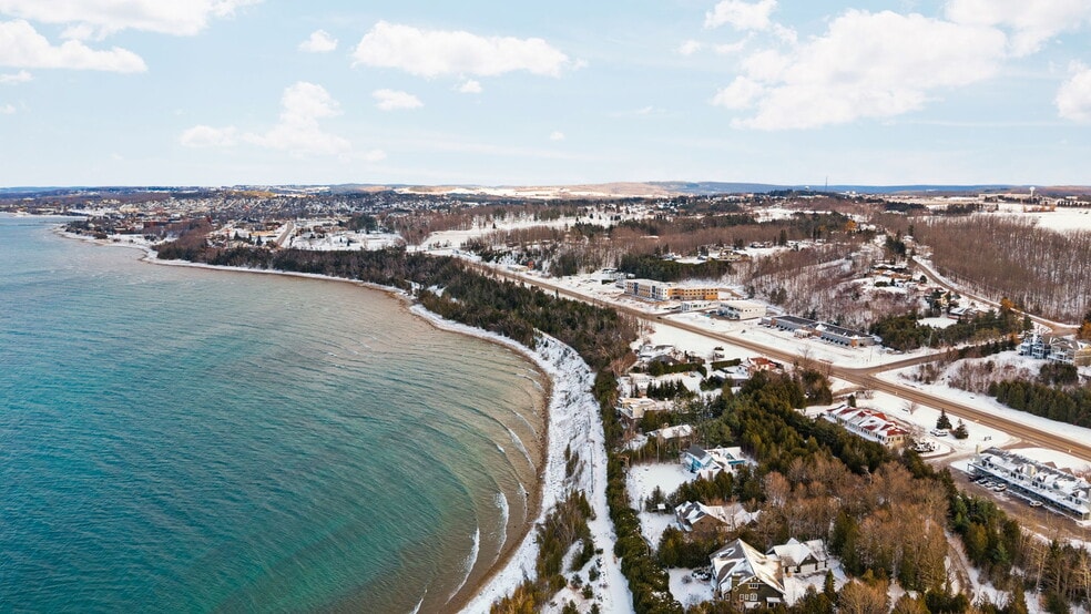 More Photos Of 2569 Charlevoix Rd, Petoskey Restaurant For Sale