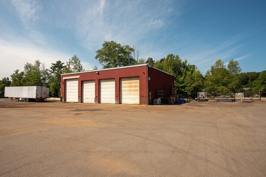 More Photos Of 1 Reisner Way, Clinton Manufacturing For Lease