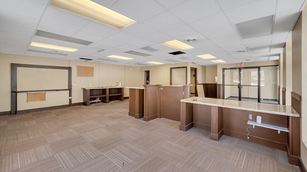 More Photos Of 3751 W 79th St, Chicago Freestanding For Lease