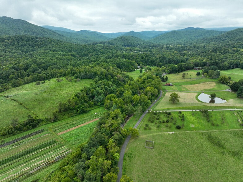 More Photos Of 12167 Lee Hwy, Sperryville Veterinarian Kennel For Sale