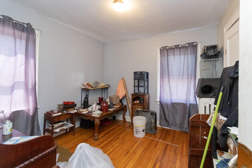 More Photos Of 1321 Payne Ave, Saint Paul Storefront Retail Residential For Sale