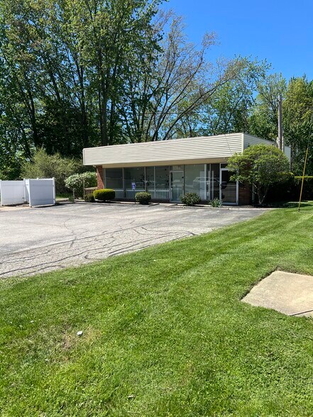 Primary Photo Of 1344 W Jackson St, Painesville Office For Sale