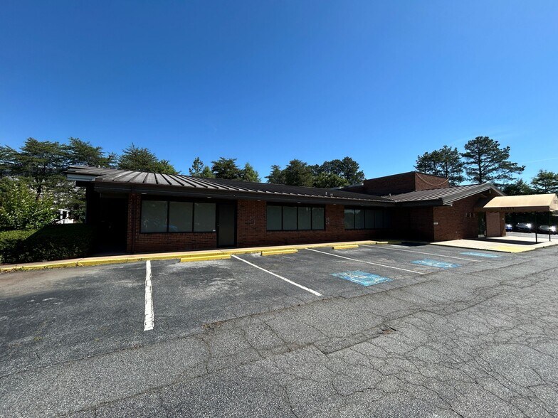 More Photos Of 3370 Venture Pky, Duluth Restaurant For Lease