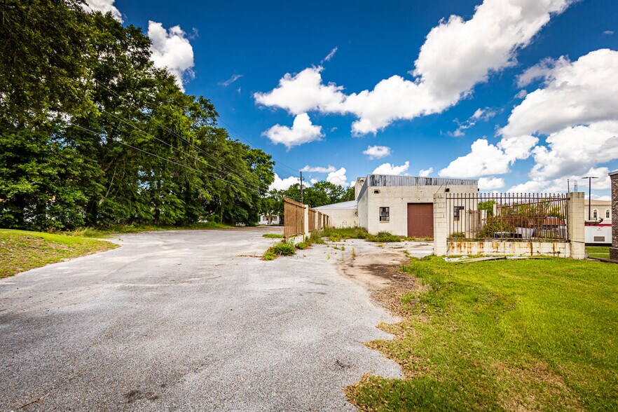 More Photos Of 4914 Main St, Moss Point Storefront For Sale