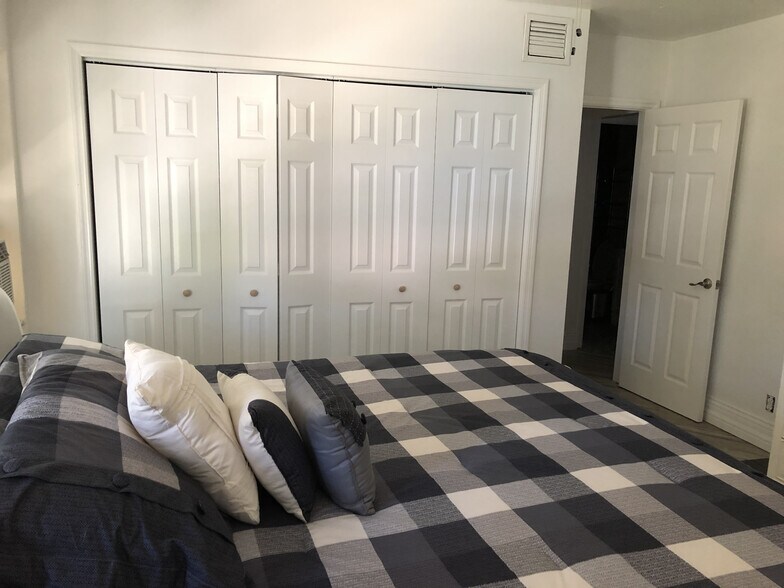 More Photos Of 100 Sandal Ln, Palm Beach Shores Apartments For Sale