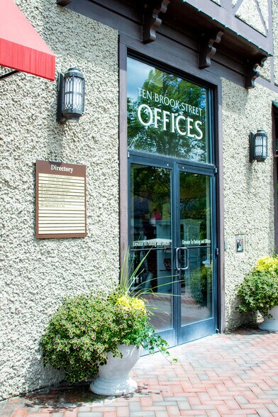 More Photos Of 10 Brook St, Asheville Storefront Retail Office For Lease