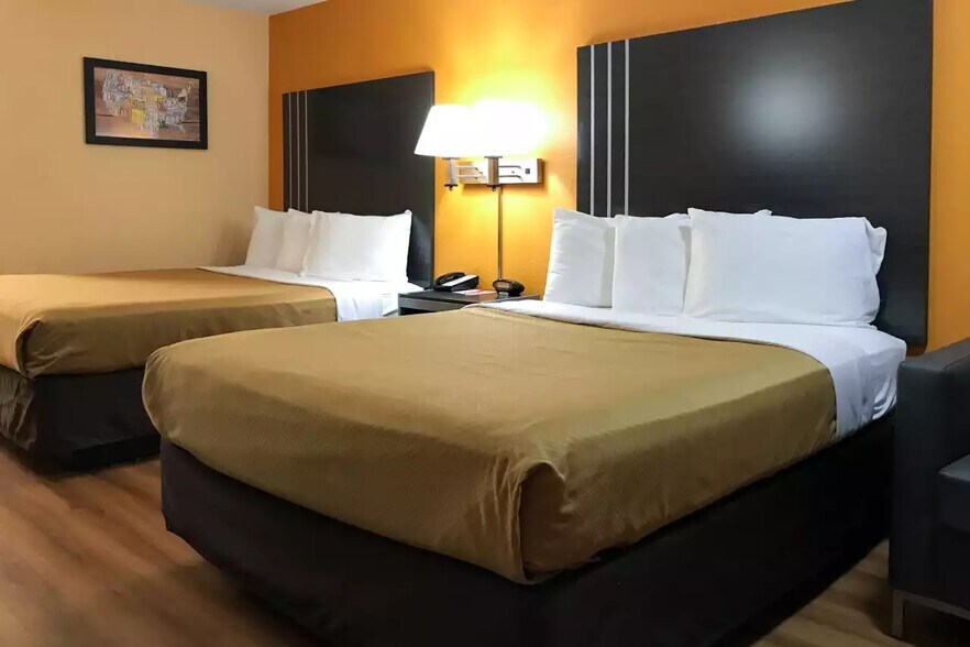 More Photos Of 2122 S Ok-74 Hwy, Purcell Hotel For Sale