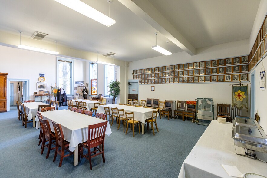 More Photos Of 311 Union St, The Dalles Restaurant For Sale