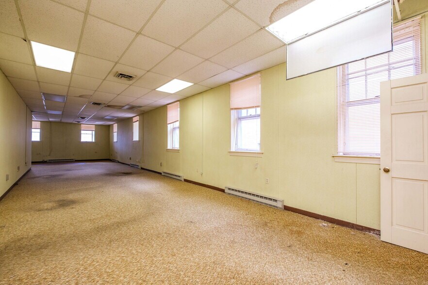 More Photos Of 120 S Main St, Edinburg General Retail For Sale