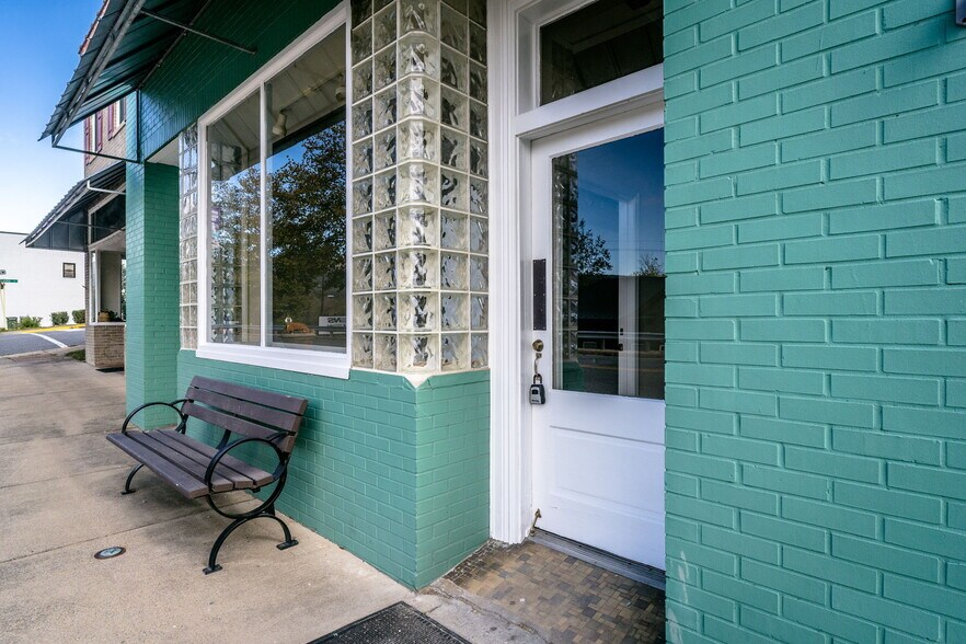 More Photos Of 502 First St, Shenandoah Loft Creative Space For Lease