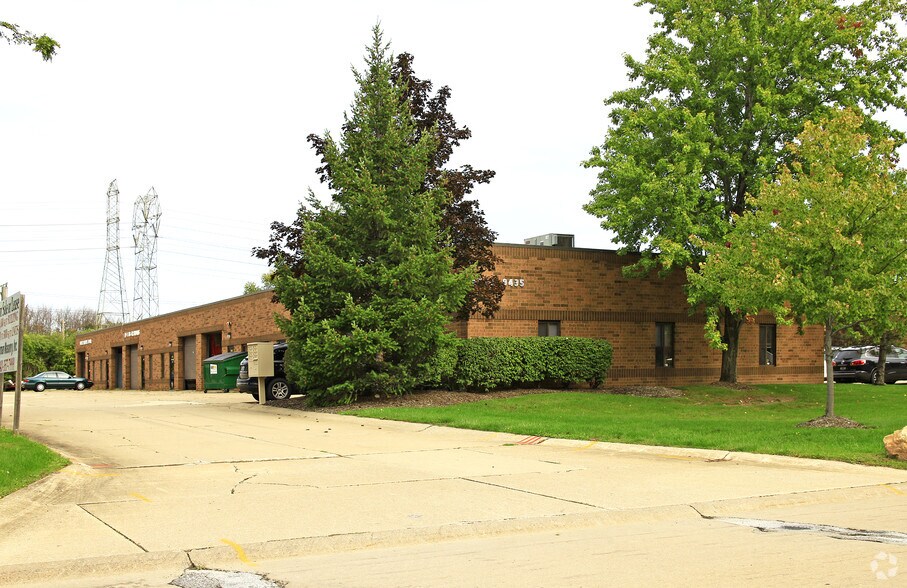 Primary Photo Of 9423-9435 Mercantile Dr, Mentor Manufacturing For Lease