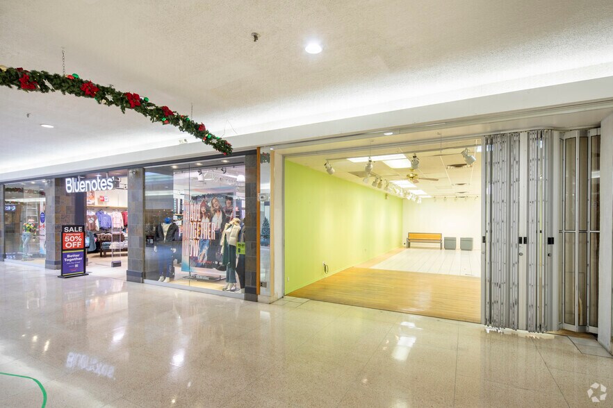 More Photos Of 417 Wellington St, St Thomas Freestanding For Lease