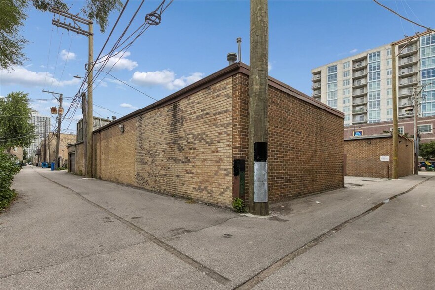 More Photos Of 6222 N Broadway St, Chicago Funeral Home For Sale