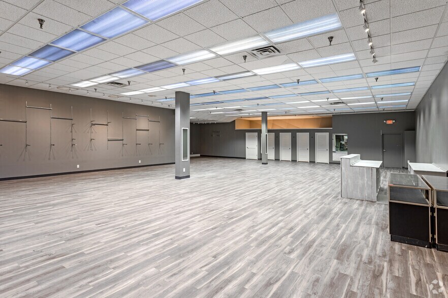 More Photos Of 308 S State St, Fairmont Unknown For Lease